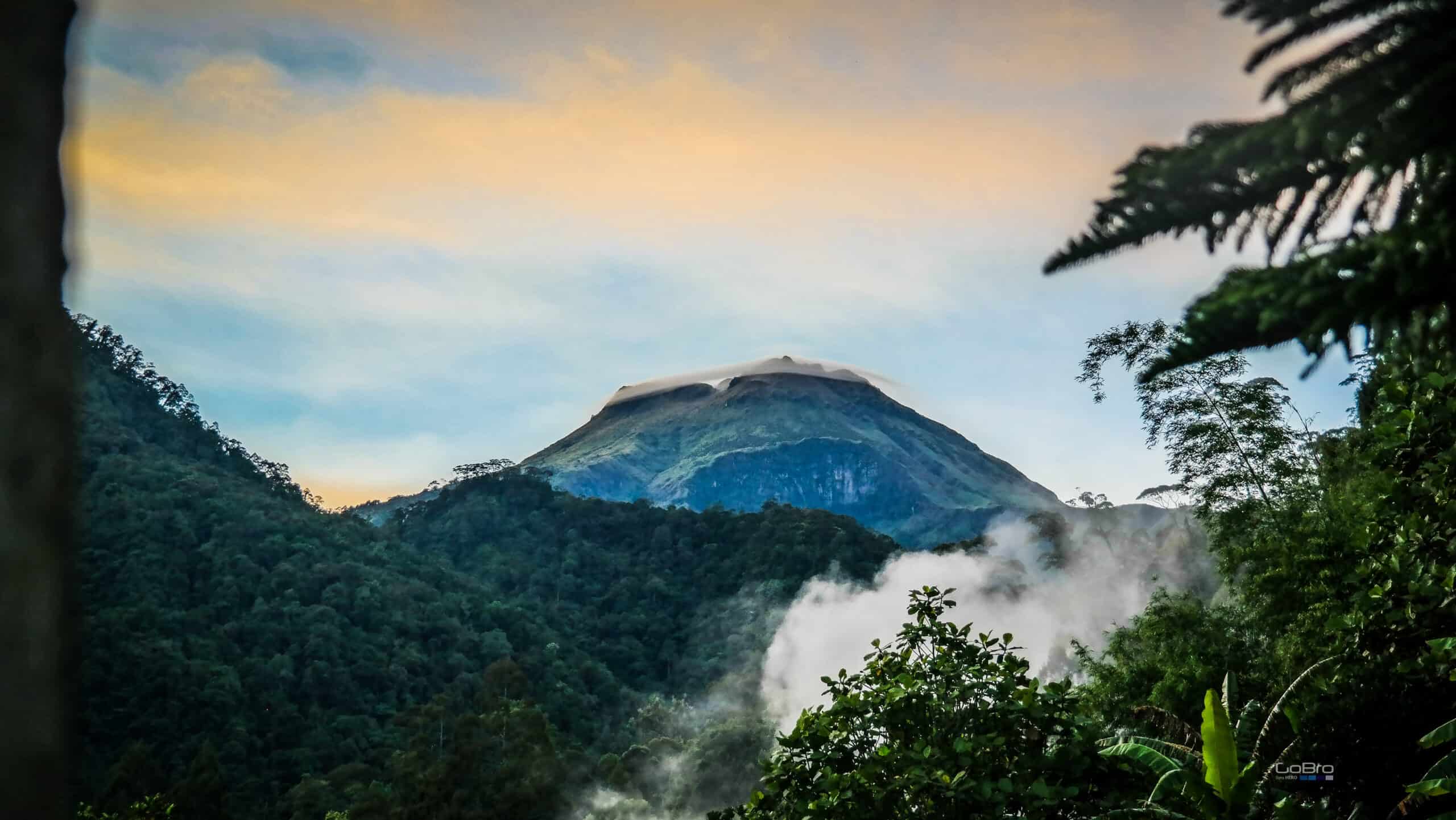 Trekking núi Apo