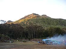 Trekking núi Apo