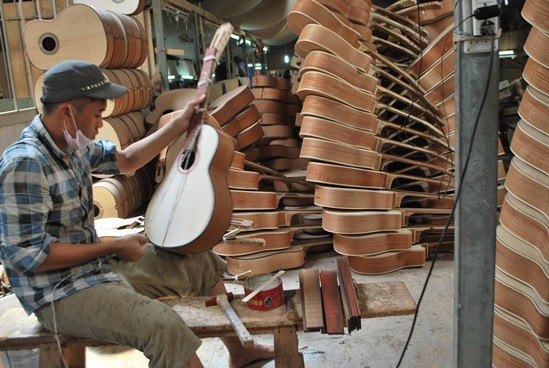 sản xuất Guitar